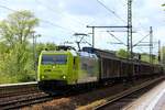 ATC/CFL Cargo 185 534-5 rauscht hier mit dem Spannplatten-Express durch Schleswig Richtung Hamburg.