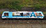 Rurtalbahn Cargo/Railpool 186 110-3  Rail Magazine  im Seitenportrait aufgenommen von der Stadtmauer in Oberwesel(Ohne Türme)auf der rechten Rheinseite.