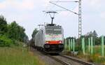 RP Lineas 186 448 + 186 258 Kesselwagenzug festgehalten am Bü Km 12,2 bei Breyell 06.06.2024