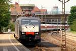 MRCE/DB Autozug ES 64 F4-016/ 189 916-0(REV/Be/15.07.11)mit dem AZ 13387/43387/73387 nach München/Villach fährt hier durch den Bhf HH-Harburg.