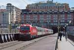 Loket-Vectron 193 287 auf der südlichen Zentralbrücke der Eisenbahn, Södra järnvägsbron, in Richtung Hauptbahnhof.