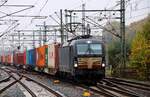 MRCE/DISPO 193 613-7, REV/MMAL/05.11.15, Verl/AM 9/25.10.23 mit Containerzug.