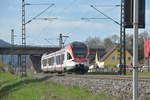 Nachschuß auf den Triebwagen 303 der VIAS, der hier bei Brauweiler auf der Kbs 466 in Richtung Koblenz als SE10 nach Neuwied fährt. 25.3.2017