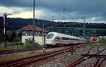 Unterwegs auf der Gäubahn: Ein ICE T verlässt im Mai 1999 Tuttlingen in Richtung Stuttgart