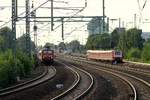 Bilder aus Hamburg(Bild 4)...Blick auf den S-Bahn/AKN Bahnhof HH-Eidelstedt aus dem nun gut 100km/h schnellen SH-Express der gerade am Bw HH-Langenfelde vorbei gefahren war.