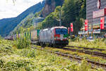 Die an die TX Logistik AG vermietete Siemens Vectron MS X4 E - 640 (mit Werbung -Connected by Rail-) bzw.