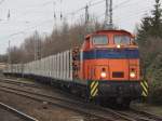 die V60 der Firma Rostocker Fracht-und Fischereihafen GmbH stellte am 29.12.2012 den Holzzug von Rostock-Bramow nach Stendal-Niedergrne im Bahnhof Rostock-Bramow bereit.