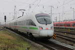 ICE 1676(Hannover-Stralsund)bei der Ausfahrt im Rostocker Hbf.25.01.2020