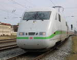 401 055-9 als ICE737(Stralsund-Köln)bei der Einfahrt im Rostocker Hbf.17.04.2021