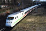 402 021-0 Lübbenau/Spreewald als ICE 1042 von Ostseebad Binz nach Berlin Südkreuz bei der Durchfahrt in Rostock-Kassebohm.05.02.2022