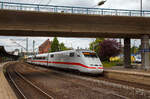 Der ICE 1 - Tz 182   Rüdesheim  geführt vom dem Triebkopf 401 582 (am Zugschluss 401 082), fährt am 16.06.2015 ohne Halt durch den Bahnhof Hamburg-Harburg in Richtung Hamburg Hbf.