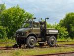 Zweiwege-Fahrzeug UNIMOG 406 ZW 82S der Bundeswehr am 18.05.2014 ausgestellt beim Erlebnisbahnhof Westerwald der Westerw�lder Eisenbahnfreunde 44 508 e.
