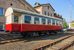 Ein normalspuriger dreiachsiger Reisezugwagen am 23.04.2011 im Südwestfälische Eisenbahnmuseum in Siegen.