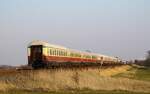 Nachschuß auf die Wagengarnitur des AKE Rheingolds (Lr) Wiedingharder Neuer Koog 20.03.2022