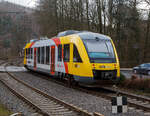 Der VT 202 Abp (95 80 0640 102-9 D-HEB), ein Alstom Coradia LINT 27 der HLB - Hessische Landesbahn (3LänderBahn) verlässt am 04.02.2023, als RB 90  Westerwald-Sieg-Bahn  (Siegen -