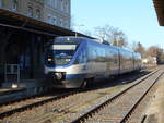 Der NEB VT 735,als RB Templin Vorstadt-Berlin Lichtenberg,am 23.Februar 2019,beim Halt in Templin.