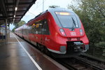 442 348 als S1(Rostock-Warnemnde)am Morgen des 07.10.2016 im Haltepunkt Rostock-Holbeinplatz.