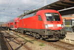 182 019-0 mit RE 4308(Rostock-Hamburg)kurz vor der Ausfahrt im Rostocker Hbf.31.10.2018