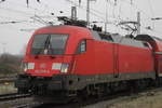 182 019-0 mit RE 4310(Rostock-Hamburg)bei der Ausfahrt im Rostocker Hbf.01.02.2019