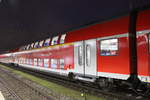 Hocheinstiegs-Dosto am Abend des 02.01.2021 im Rostocker Hbf.