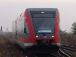 RB13 von Rathenow Richtung Stendal bei der Einfahrt im Bahnhof Schnhausen/Elbe)(28.10.07)