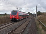 Während der 442 837 bei meiner Aufnahme,in Plaaz,von Warnemünde nach Güstrow fuhr,erwischte ich,am 09.Oktober 2016,den 442 350 auf seiner Rücktour von Güstrow zurück nach Warnemünde in Kronskamp.