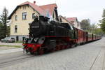 99 2321-0 mit MBB14615 von Ostseebad Kühlungsborn West nach Bad Doberan am Vormittag des 03.10.2020 in Bad Doberan Goethestraße