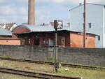 Durchkreuztes Gleissperrsignal in der Est Bebra am 02.September 2021.