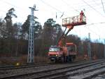 Zweiwegefahrzeug bei Arbeiten an der Fahrleitung in Binz am 11.November 2010.