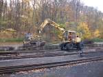 Zweiwegebagger am 05.November 2010 auf dem Bahnhof von Ghren.