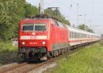 120 118-5 mit den 2.Schiffsonderzug von Warnemnde nach Berlin bei der Durchfahrt im S-Bahnhof Rostock-Bramow.(21.05.2011)