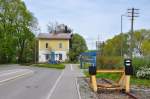 Am Bahnhof Dasing, entlang der Paartalstrecke (KBS 983), ein Beispiel für ein altes schwäbisch-bayerisches Landbahnhofsgebäude.