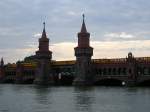 Am 16.08.2004 begegnen sich zwei U1, Typ A3L,  auf der Oberbaumbrücke in Berlin.