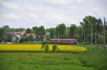 Nachschuss auf 423 321-9 als S 2 (S-Bahn München) kurz vor dem Bahnhof Erdweg am 17.05.2015.