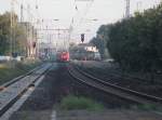 whrend die S1 von Rostock Hbf nach Warnemnde den Haltepunkt Rostock-Bramow fast erreicht hatte war 346 020-3 als Ersatzlok fr den Rostocker Fracht-und Fischereihafen mit dem Holzzug