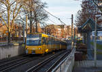 Zwei gekuppelte SSB - Doppeltriebwagen 3360/3359 und ein weiterer vom Typ DT 8.11 erreichen am 27.12.2016, als Linie U6 (nach Fasanenhof), die Haltestelle Alpstrae in Degerloch.