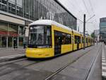 Bombardier Flexity als Linie M 4 von Falkenberg, Berlin nach Hackescher Markt (S), Berlin an der Station Berlin-Alexanderplatz.06.05.2023 