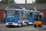 Tatra T6A2(711)+T6A2(801)wurden am 09.10.2014 auf dem Gelnde der Rostocker Straenbahn AG zum Abtransport fertig gemacht.