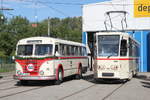 CKD Tatra T6A2 704 stand am 15.09.2018 gemeinsam mit dem Geburtstagskind vor dem Depot 12 in Rostock-Marienehe.