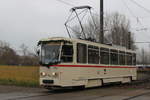 Der geschmückte CKD Tatra Wagen T6A2(704) am 01.12.2018 in der Schleife Rostock-Hafenallee