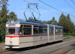 Gelenktriebwagen des Typs G4 aus dem Baujahr 1961 am Vormittag des 17.09.2023 in Rostock-Marienehe