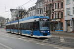 6N 1 Wagen 672 als Linie 3 von Rostock-Dierkow via Zoo nach Neuen Friedhof am 08.12.2024 in der Rostocker Innenstadt