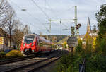 Zwei gekuppelten vierteiligen Bombardier Talent 2 (vorne der 442 260 / 442 7+0) verlassen am 29 Oktober 2024, als RE 9 - Rhein Sieg Express (RSX) Siegen – Köln - Aachen – Köln,