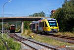 Der VT 204 ABpd (95 80 0640 104-5 D-HEB) ein Alstom Coradia LINT 27 der HLB (Hessische Landesbahn) erreicht am 27 August 2024, als RB 96 „Hellertalbahn“ (Haiger – Burbach – Neunkirchen – Herdorf – Betzdorf) / Umlauf HLB61788, bald den Bahnhof Herdorf. Links die KSW 43 mit einem Güterzug auf dem Rbf der Kreisbahn Siegen-Wittgenstein (KSW).

Der LINT 27 wurde 2004 von der ALSTOM Transport Deutschland GmbH (vormals LHB - Linke-Hofmann-Busch GmbH) in Salzgitter-Watenstedt unter der Fabriknummer 1187-004 für die vectus Verkehrsgesellschaft mbH gebaut, mit dem Fahrplanwechsel am 14.12.2014 wurden alle Fahrzeuge der vectus nun Eigentum der HLB, die Hessische Landesbahn hatte 74,9% der Gesellschaftsanteile.
