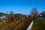 Die KSW 45 (98 80 0276 016-9 D-KSW), die MaK G 1204 BB der Kreisbahn Siegen-Wittgenstein fährt am 19 März 2026 mit einem Übergabezug (leere Coil-Wagen) von Herdorf nach Betzdorf/Sieg.