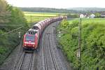 185 149-2  mit Kalk Schüttgutwagen Ganzzug Tals 967 mit verschlossenem Dach Selbstentladewagen mit schlagartiger Schwerkraftentladung bei Vorderdenkental am 06.05.2021.