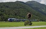 Auf den Strecken von München nach Kufstein und Salzburg setzt die Bayerische Regionalbahn (ex Meridian) sechsteilige Stadler-Flirt 3 ein, am 20.07.2020 ist ein solcher Zug bei Niederaudorf nach