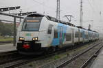 4746 304 als RE9 von Bergen auf Rügen nach Rostock Hbf bei der Einfahrt im Rostocker Hbf.07.10.2023