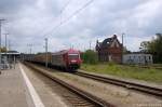 270082 (223 103-3) OHE Cargo GmbH mit einen Hackschnitzelzug in Rathenow und fuhr später in Richtung Stendal weiter.