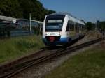 Auf der Fahrt von Lauterbach Mole nach Bergen/Rgen fuhr am 13.Juni 2009  der OLA-Triebwagen 701 in Putbus ein.